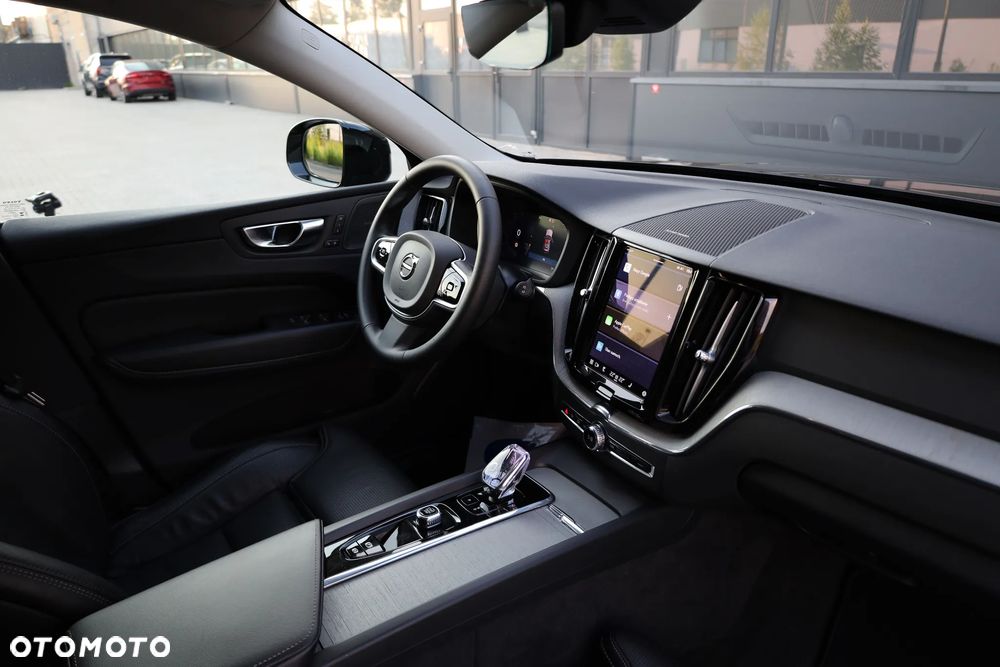Volvo XC 60 B5 B AWD Plus Dark - 27