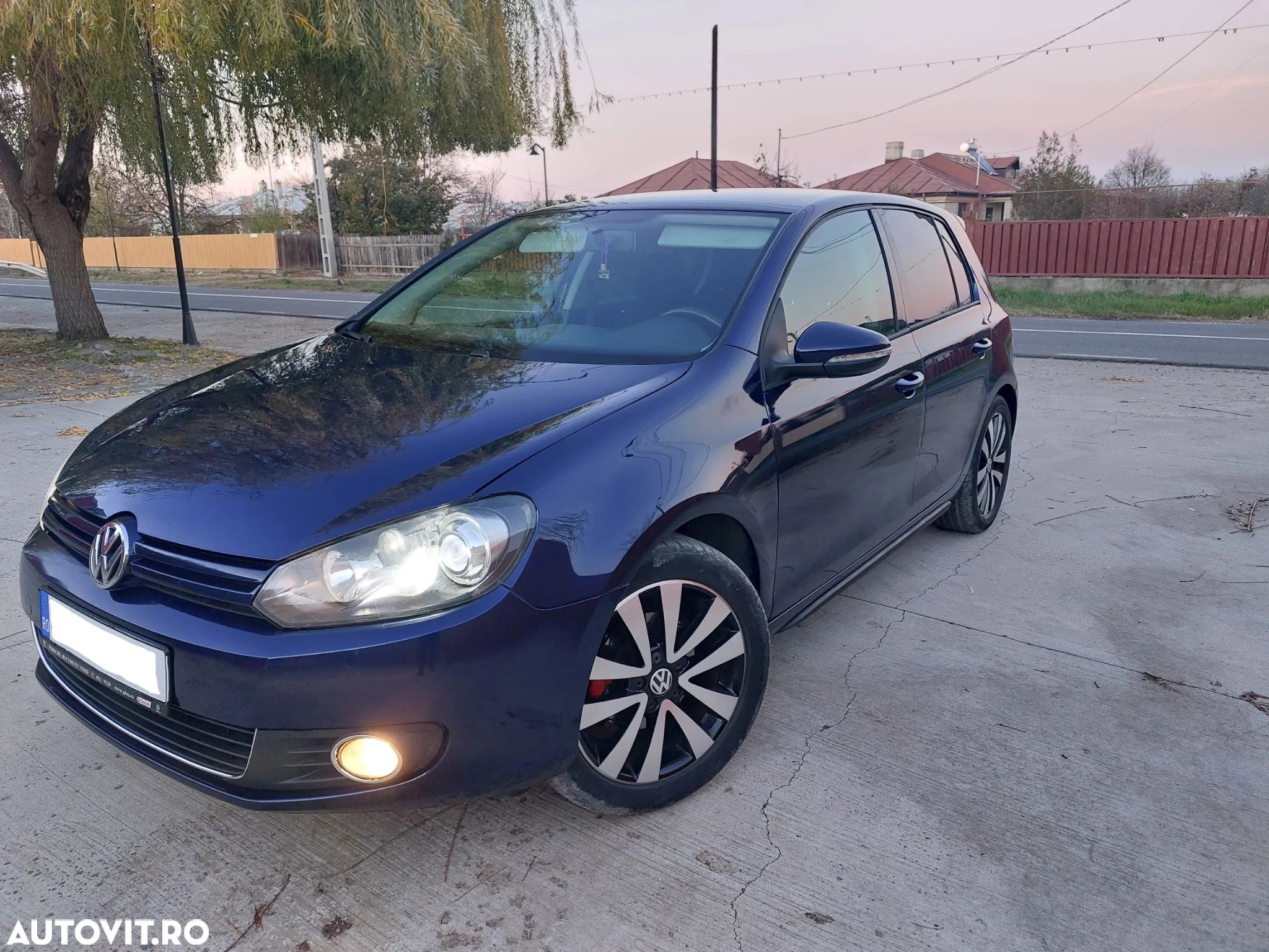Volkswagen Golf 1.6 TDI DPF Highline - 1