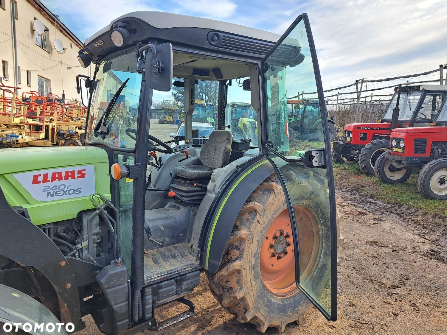 Claas Nexos 240 F 4X4 - 9
