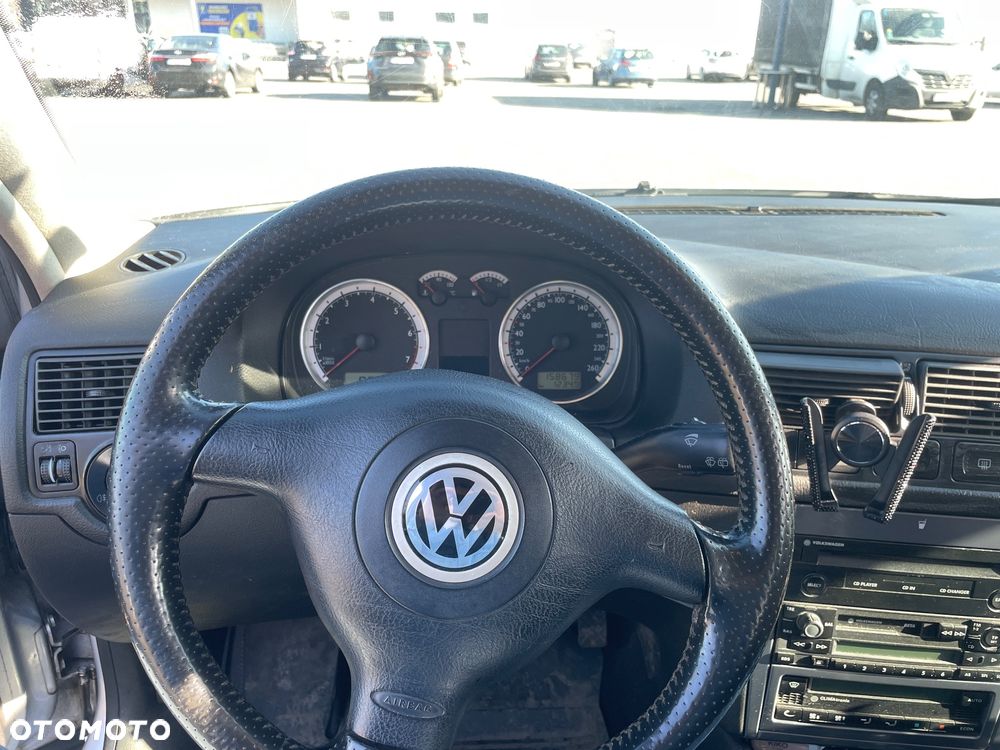 Volkswagen Golf 1.6 Comfortline - 10