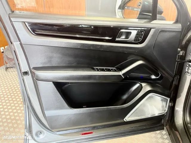 Porsche Cayenne Platinum Edition - 35