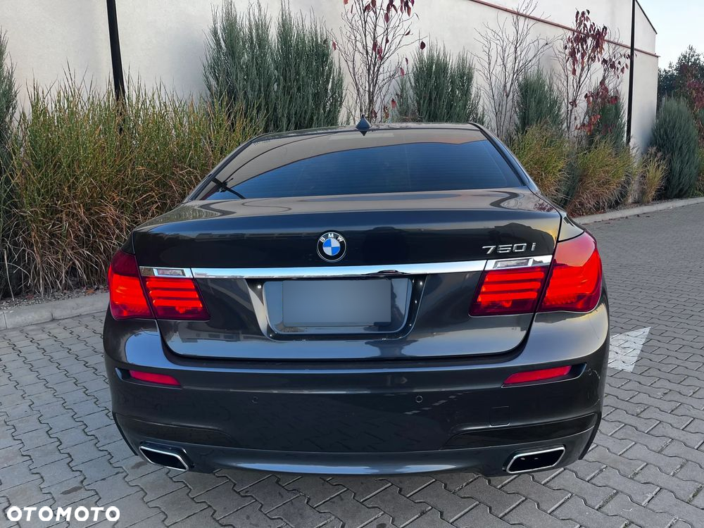 BMW Seria 7 750i Edition Exclusive - 9