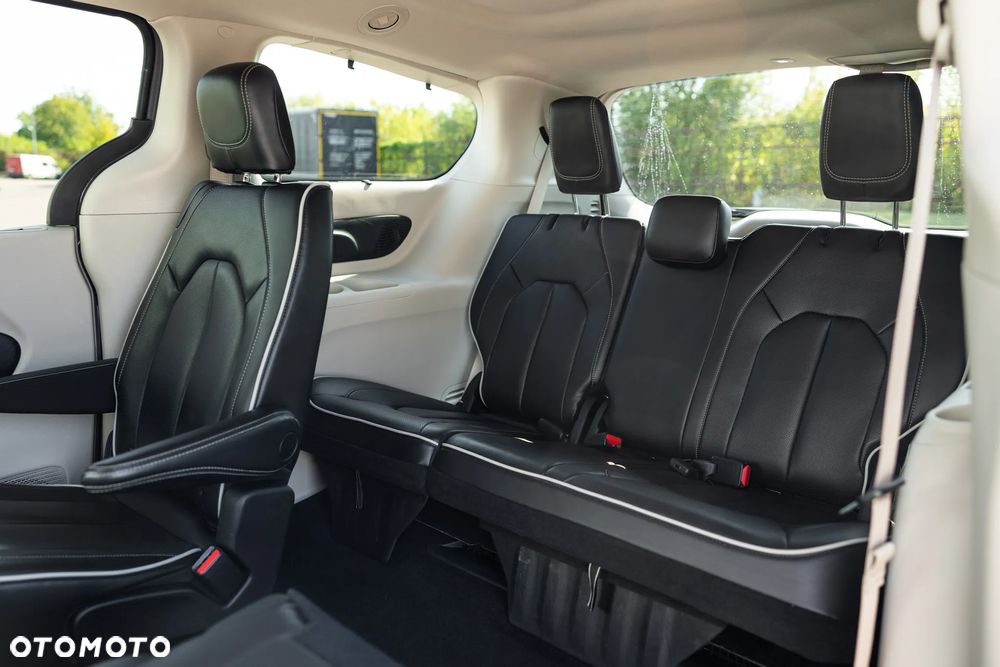 Chrysler Pacifica - 29