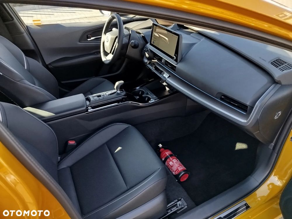 Toyota Prius Plug-in 2.0 Hybrid Executive - 17