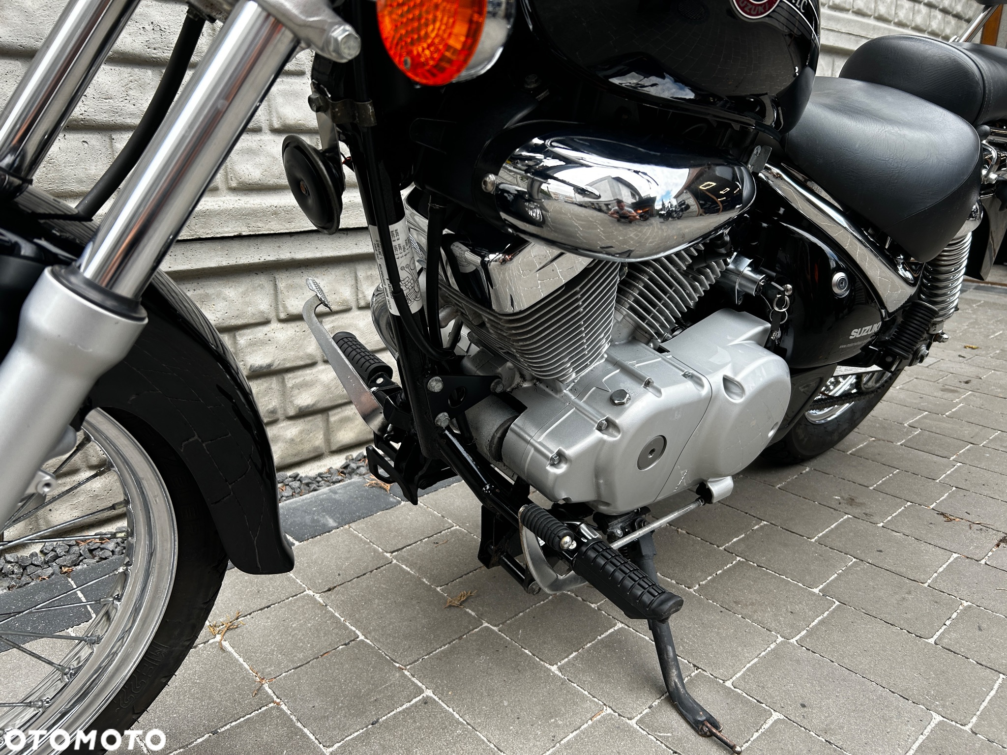 Suzuki Intruder - 16