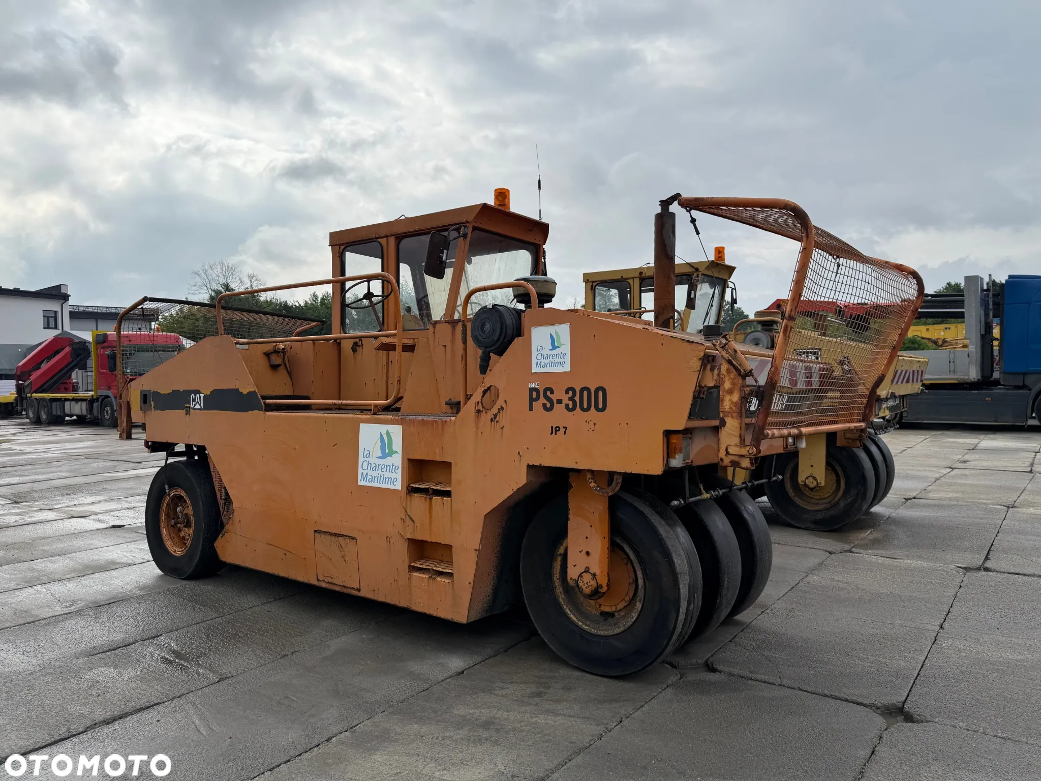 Caterpillar PS300 Walec Koła Gumowe - 3
