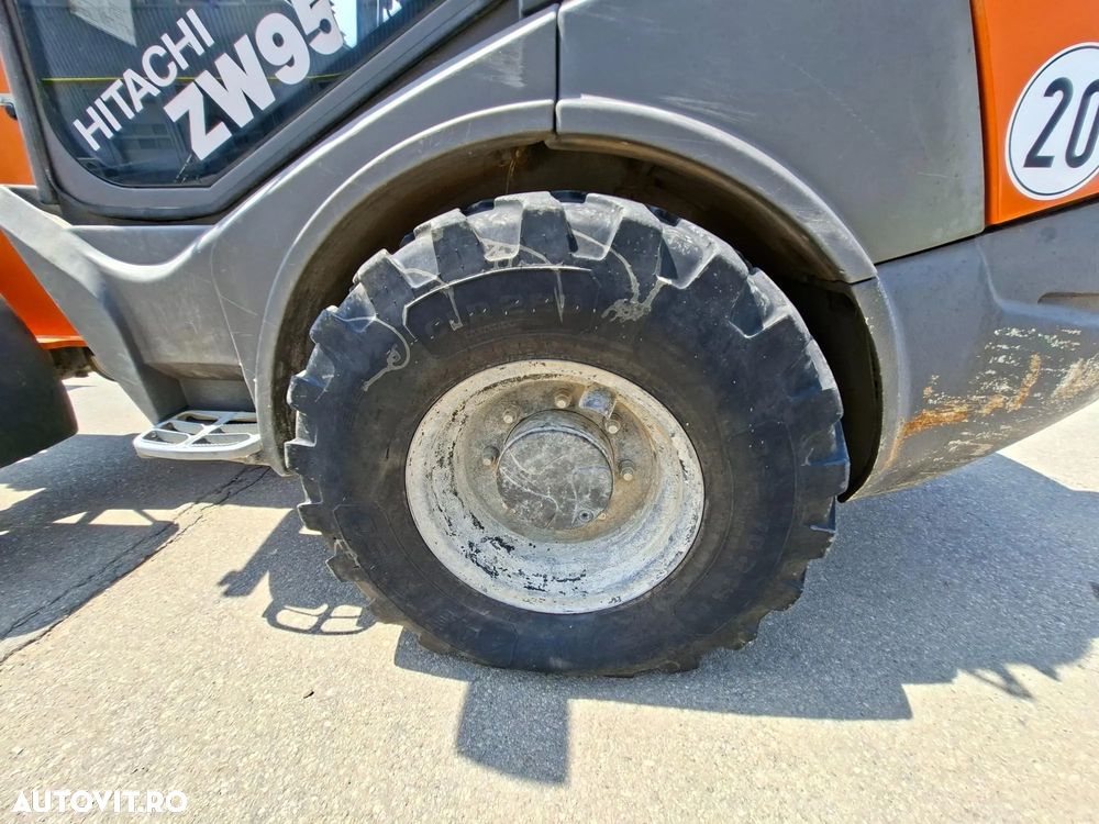 Hitachi ZW95-6C  4x4 - 17