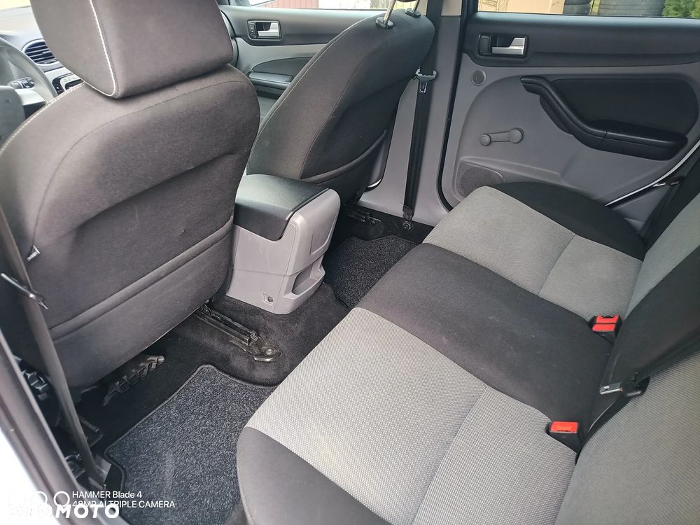 Ford Focus 1.8 Titanium - 23