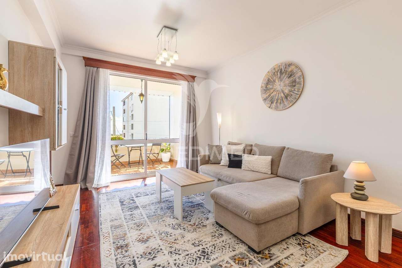 Apartamento T2 no Centro do Caniço – Mobilado, com Garagem e Licenç... - Grande imagem: 2/32