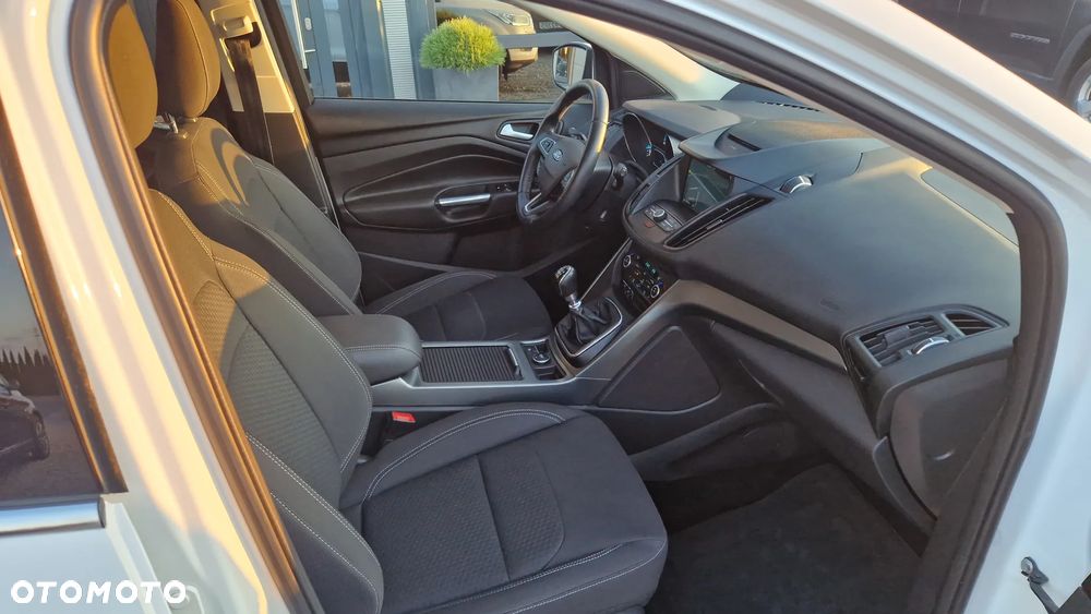 Ford Kuga 1.5 EcoBoost 2x4 Titanium - 9