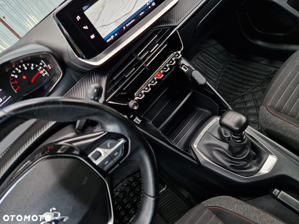 Peugeot 208 - 16