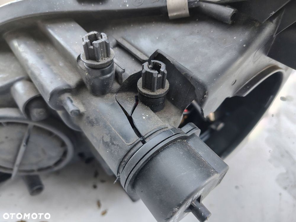 LAMPA PRAWY PRZÓD BIXENON EUROPA 159678-00 MERCEDES CLS C219 - 12