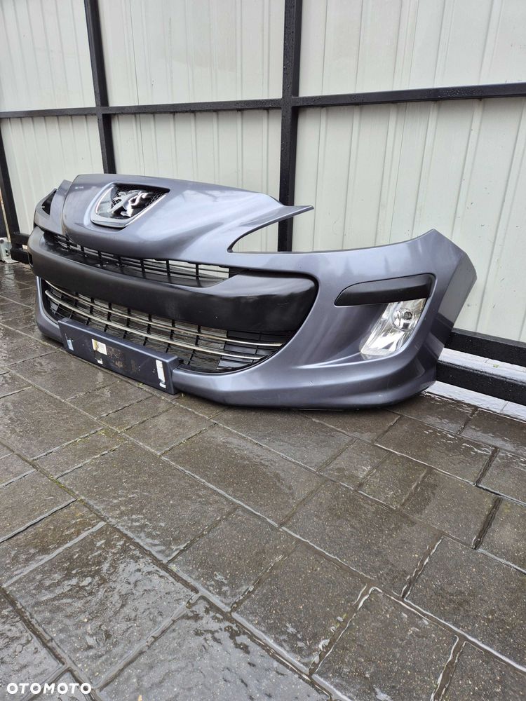 Zderzak przód przedni Peugeot 308 rok 10 kod lak KTHC - 5