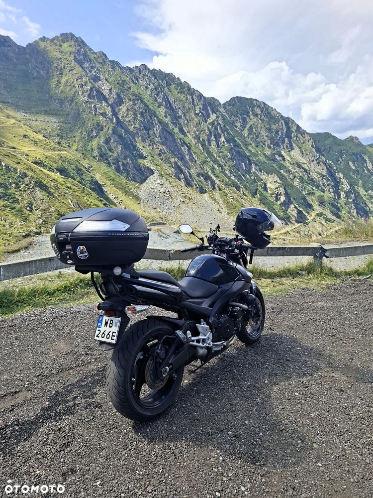 Suzuki GSR - 4