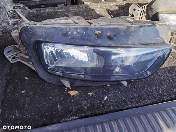 Citroen C4 II Picasso 2015 Przód strona prawa Lampa przednia