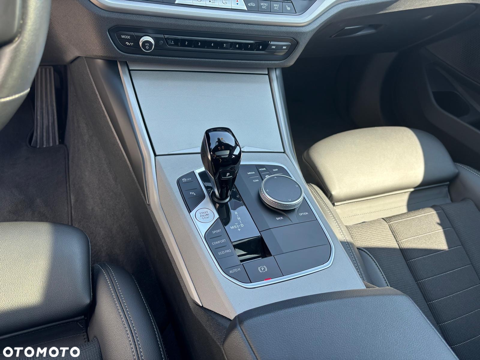 BMW Seria 3 320d Touring - 11