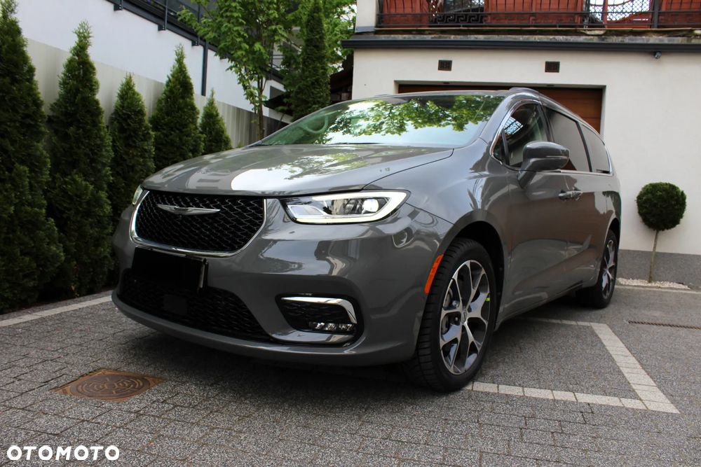 Chrysler Pacifica - 23