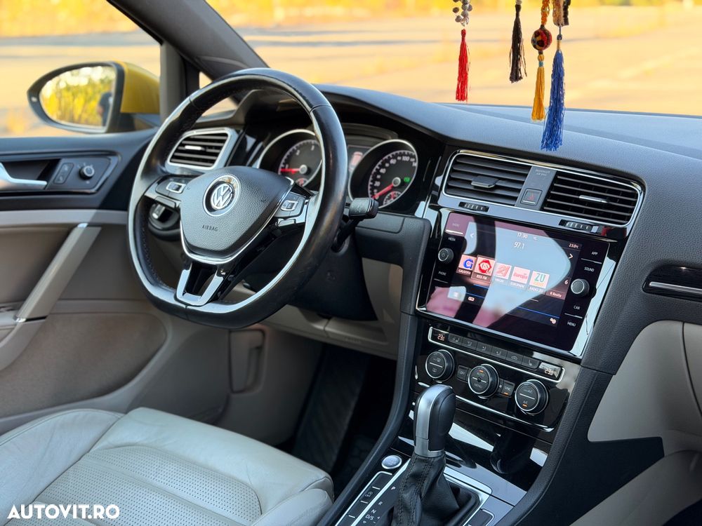 Volkswagen Golf - 6