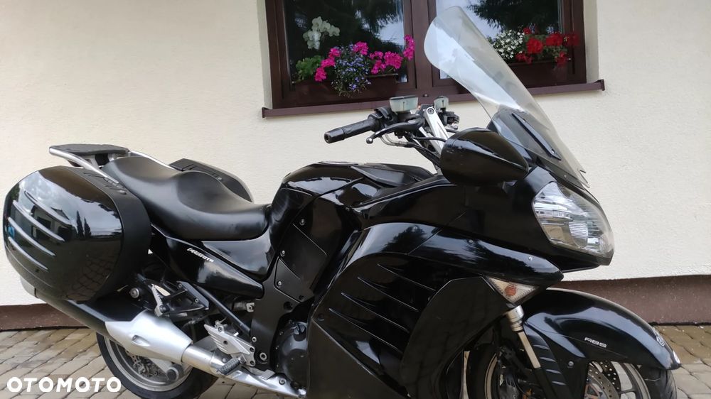 Kawasaki GTR - 23