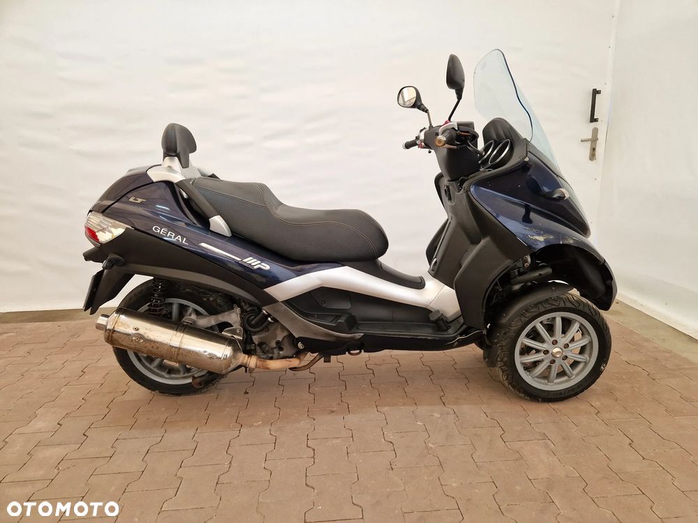 Piaggio MP-3 - 11