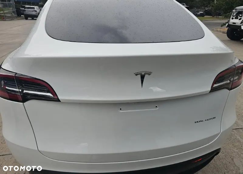 Tesla Model Y Long Range Dual Motor AWD - 6
