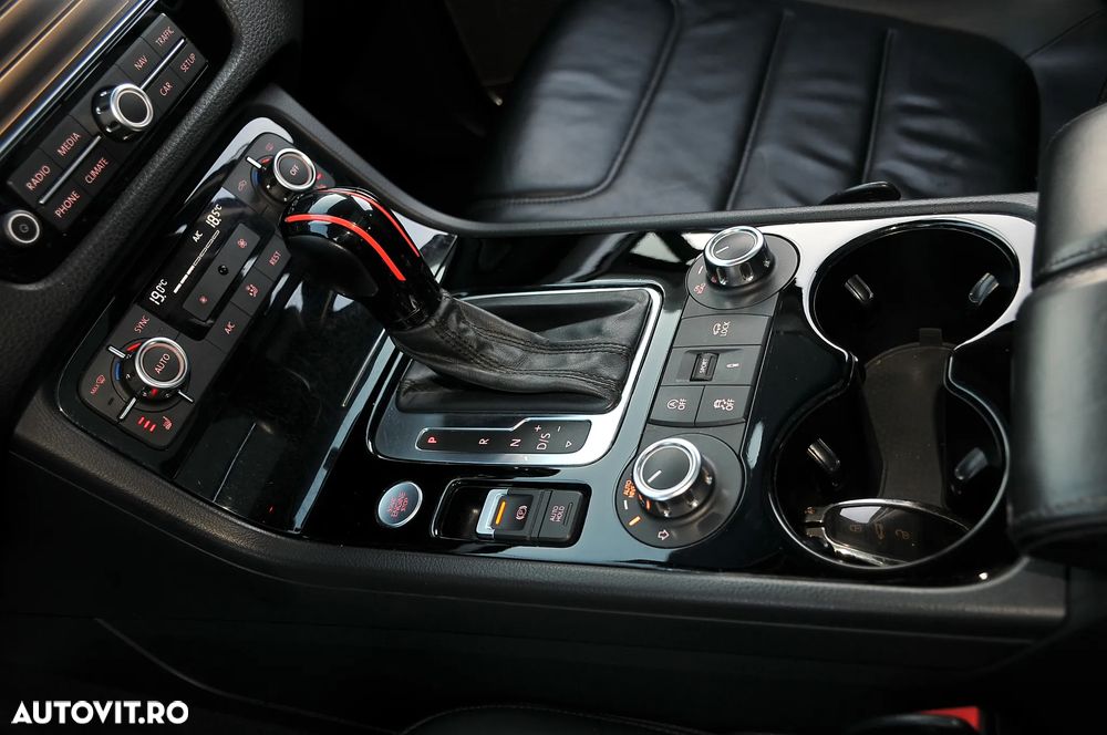 Volkswagen Touareg 3.0 V6 TDI BMT - 27
