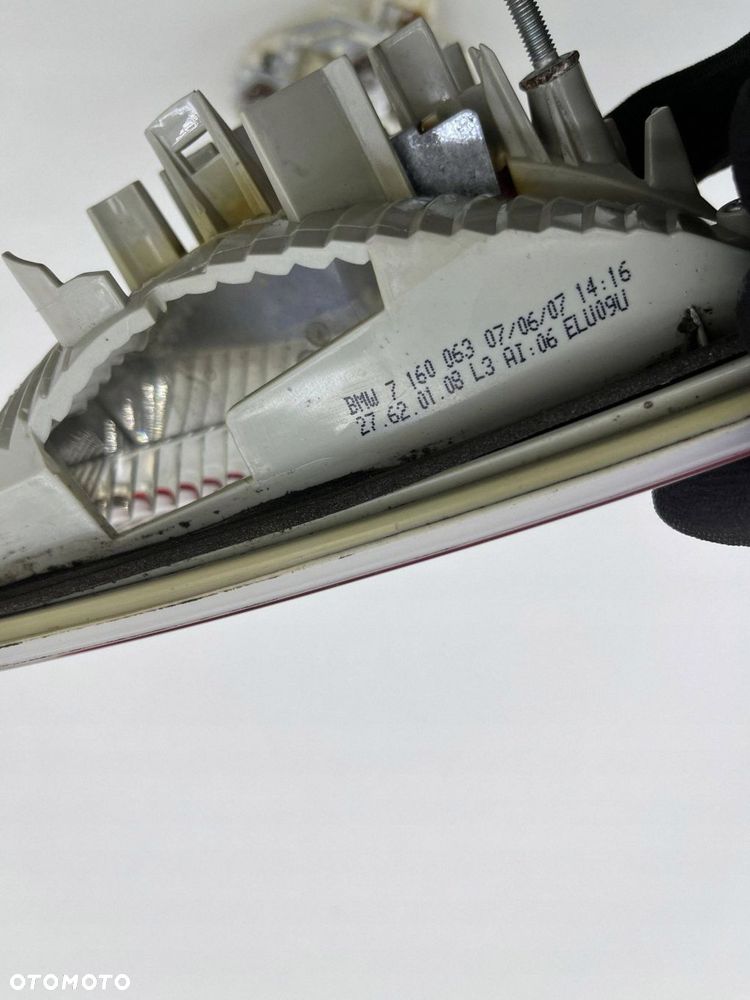 BMW 3 E91 LAMPA LEWA TYŁ W KLAPĘ 7160063 - 8