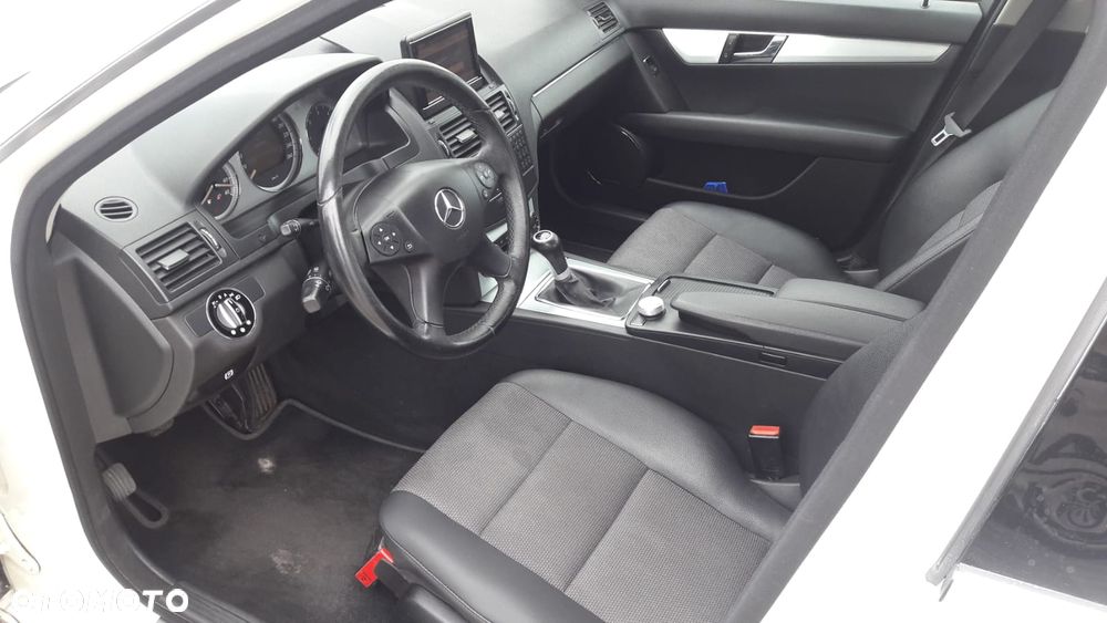 Mercedes-Benz Klasa C 220 CDI Avantgarde - 8