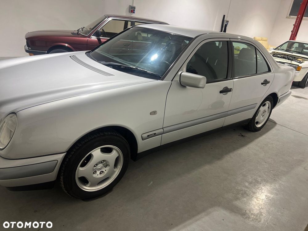 Mercedes-Benz Klasa E 200 Elegance - 4