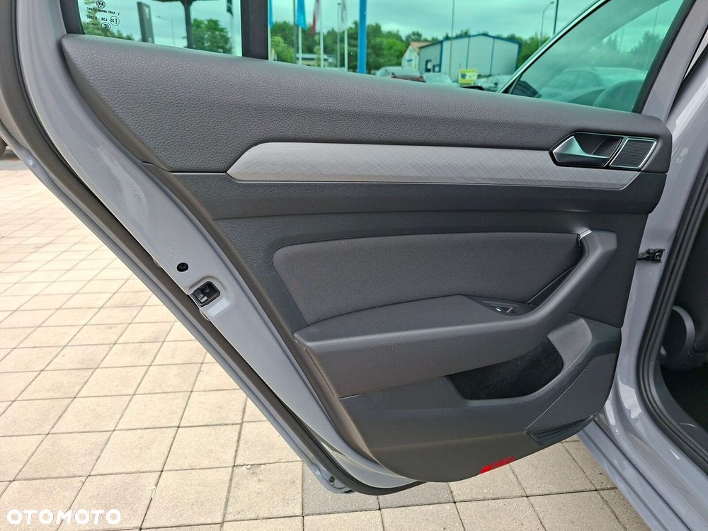 Volkswagen Passat - 12