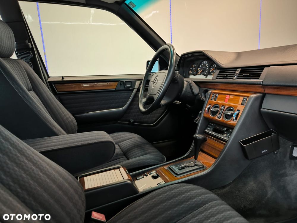 Mercedes-Benz W124 (1984-1993) - 24