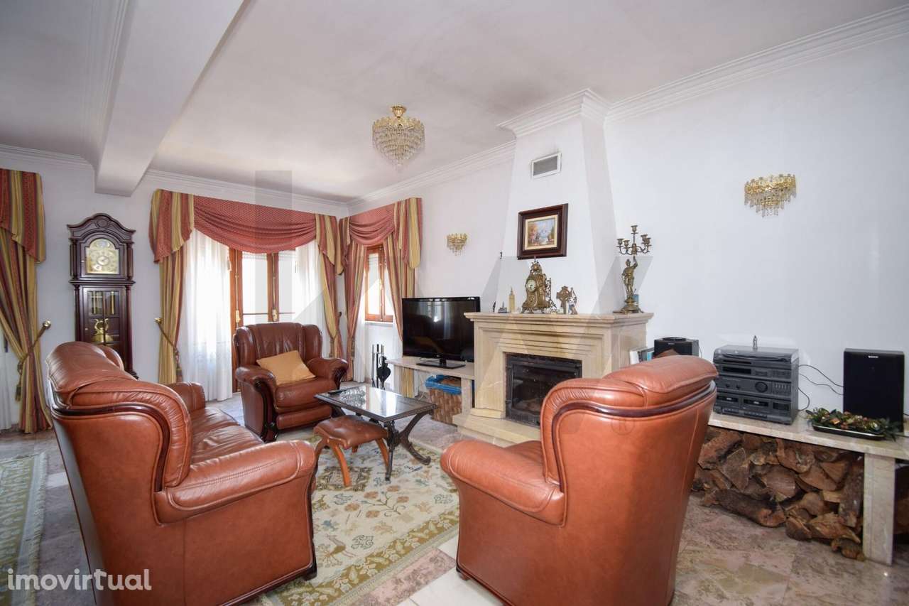 Moradia T3 com Armazém e Habitação Independente em Camarate - Loures - Grande imagem: 2/31