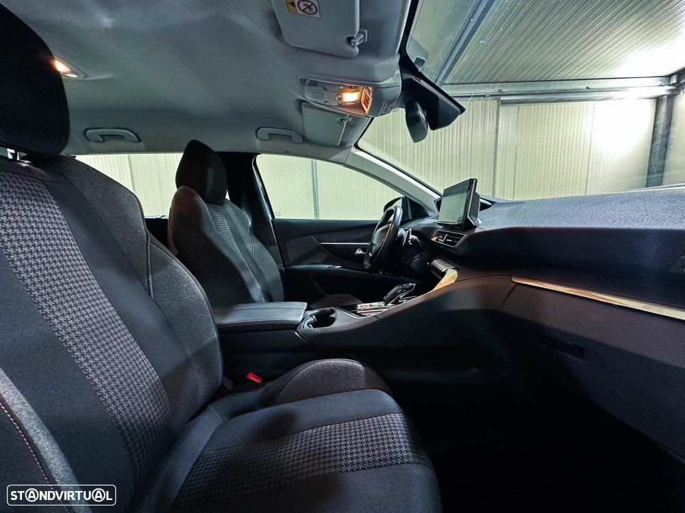 Peugeot 5008 1.5 BlueHDi Allure Pack EAT8 - 23