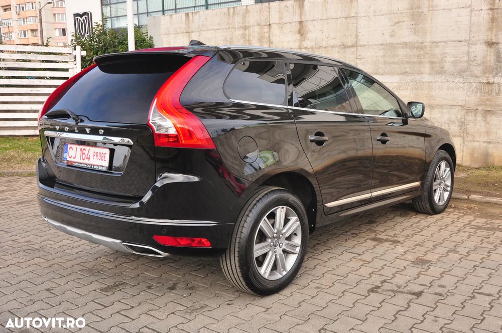 Volvo XC 60 D5 AWD Geartronic Momentum - 4
