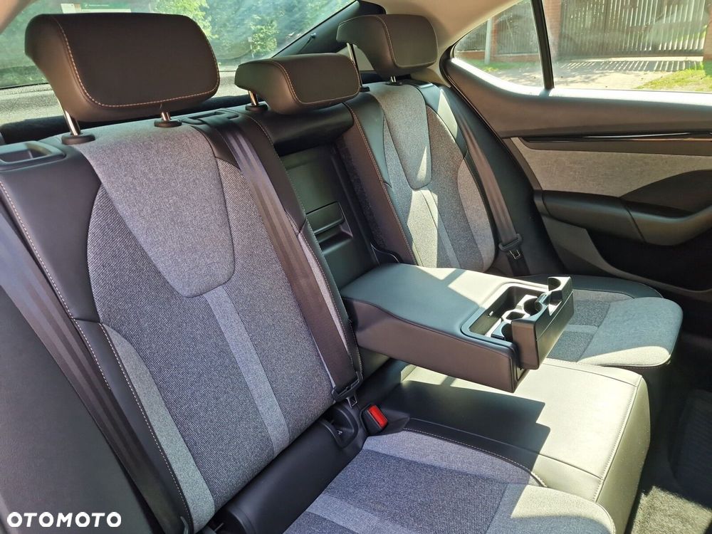 Skoda Octavia 2.0 TDI Selection DSG - 25