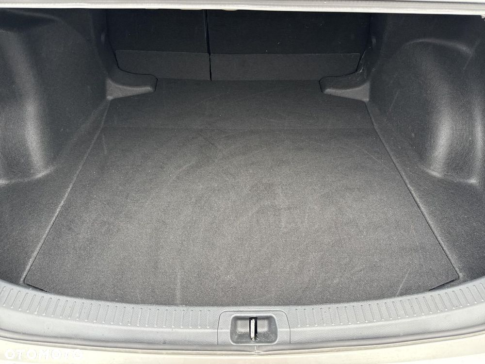 Toyota Corolla 1.8 Hybrid GR Sport Dynamic - 25