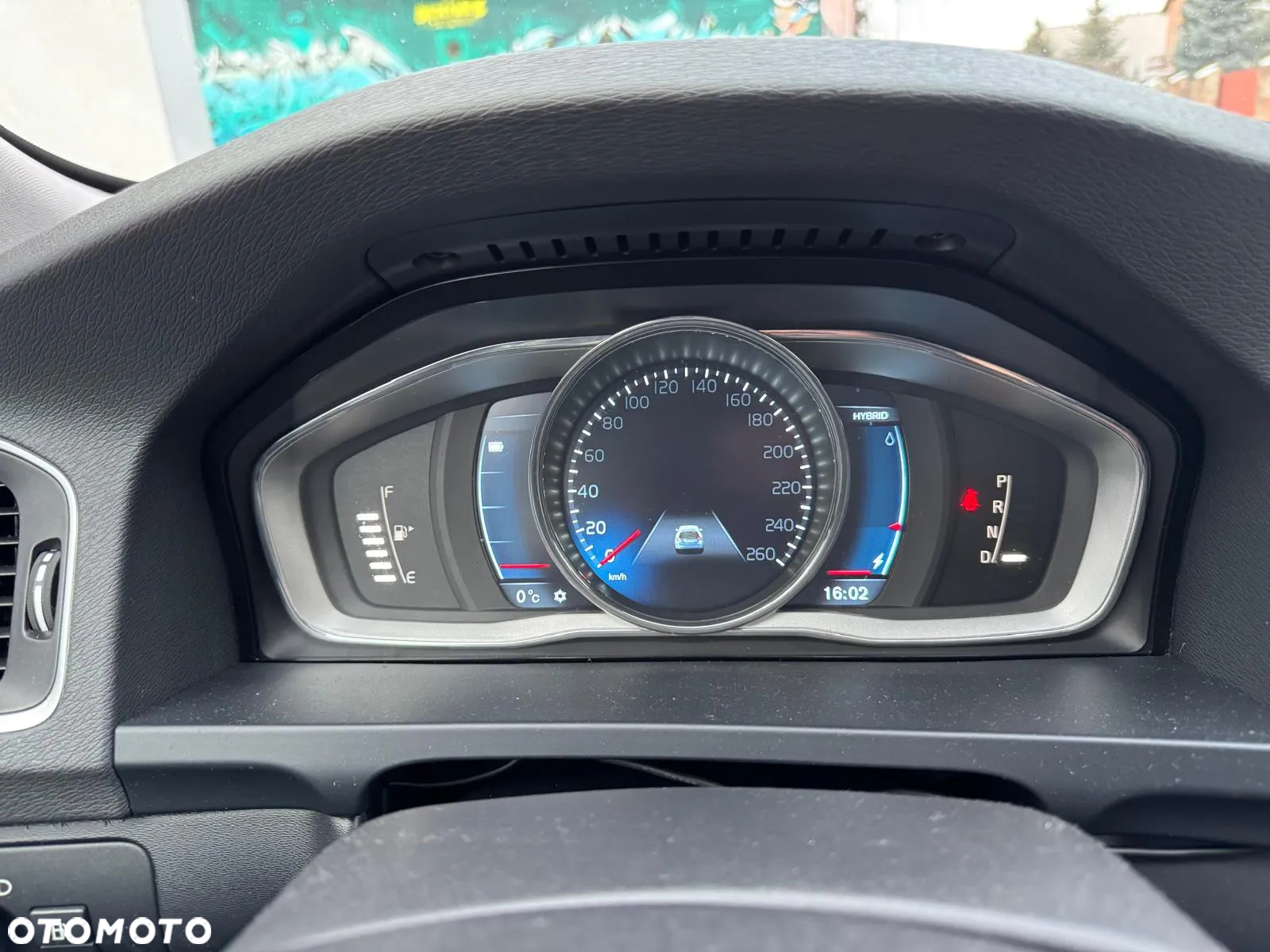 Volvo V60 D6 AWD Plug-in Hybrid R-Design Summum - 27
