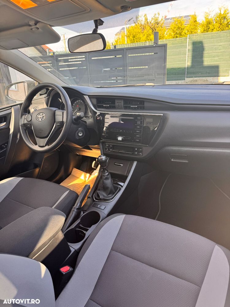 TOYOTA Auris