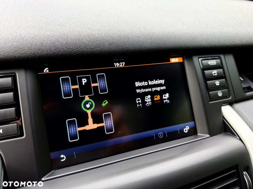 Land Rover Discovery Sport TD4 HSE Luxury - 38