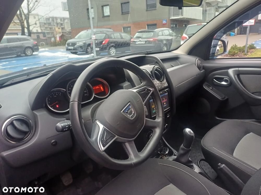 Dacia Duster 1.6 SCe Laureate S&S - 9