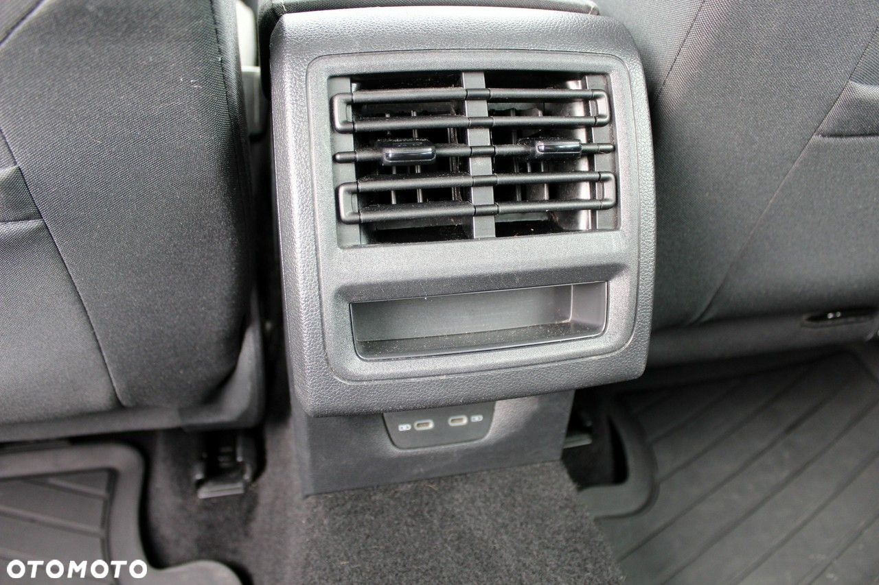 Volkswagen Golf - 26