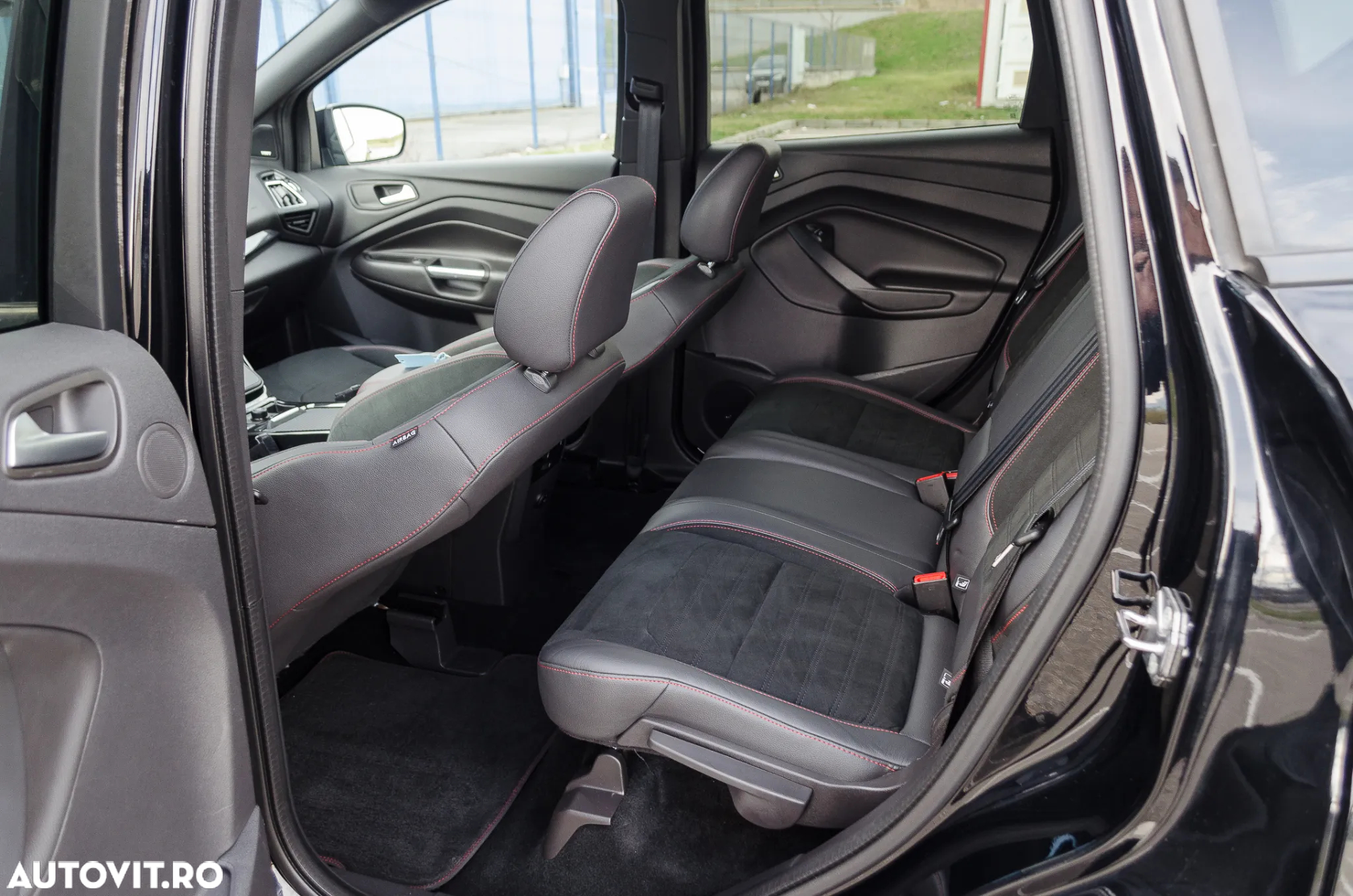 Ford Kuga 2.0 TDCi 4WD Powershift ST-Line - 9