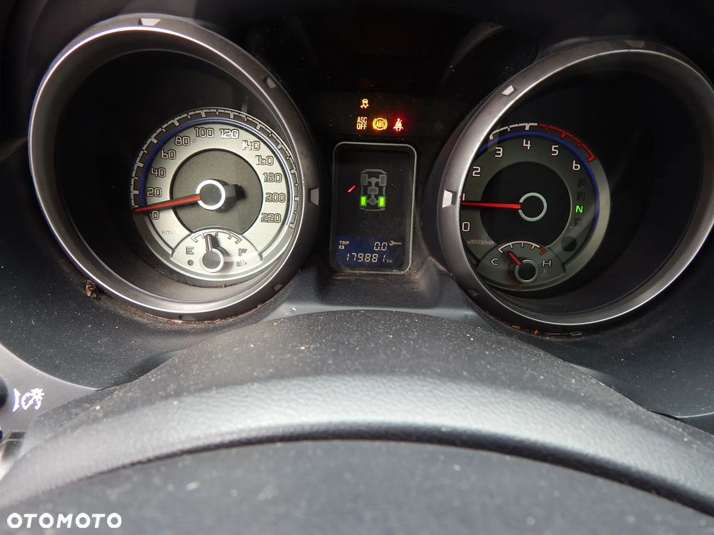 Mitsubishi Pajero - 22