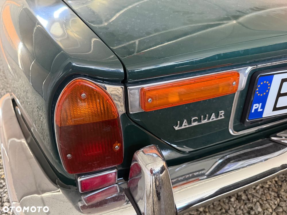 Jaguar XJ - 8