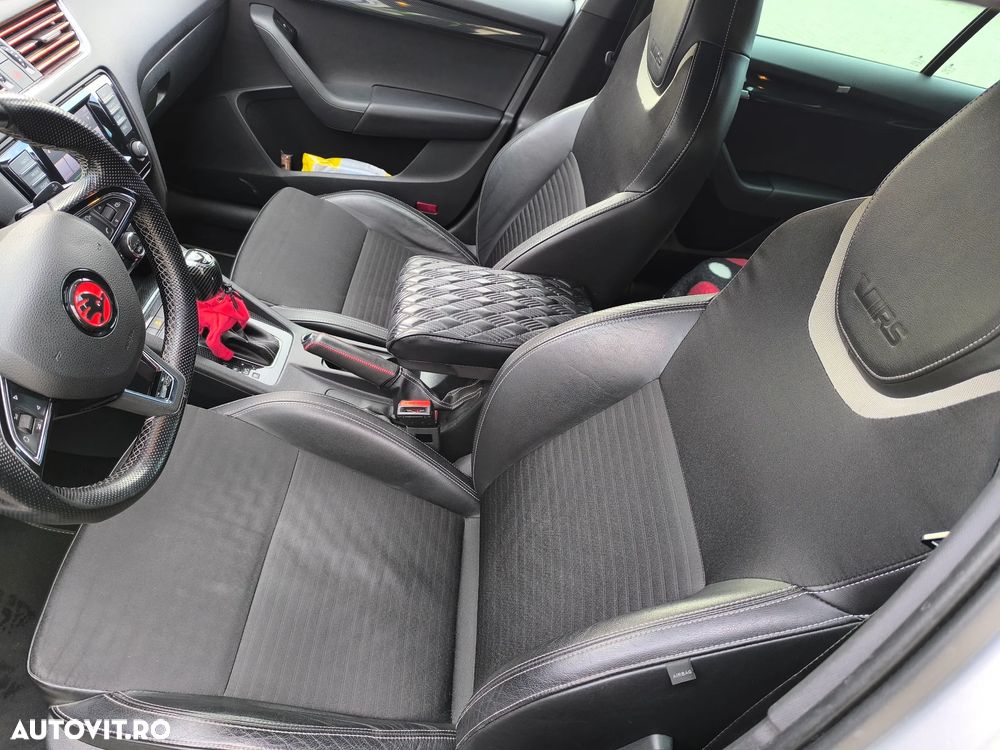 Skoda Octavia Combi 2.0 TDI DSG RS - 17