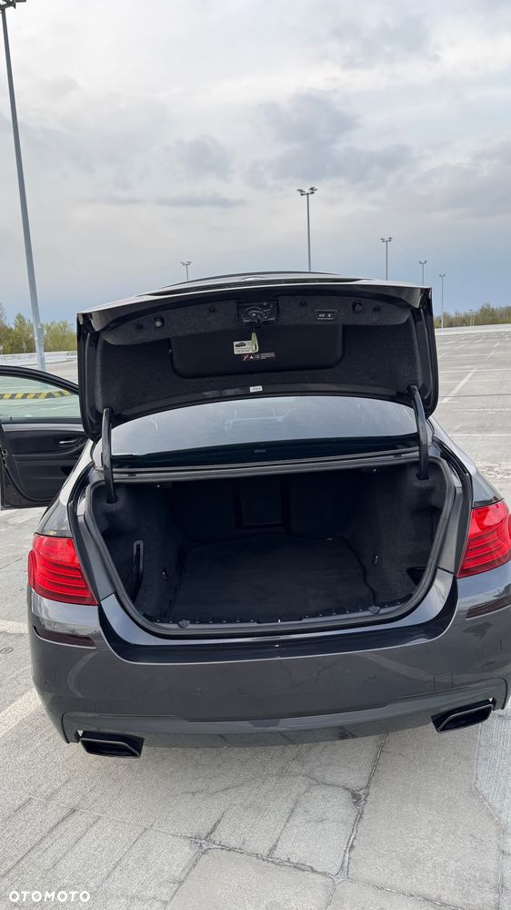 BMW Seria 5 550i - 10