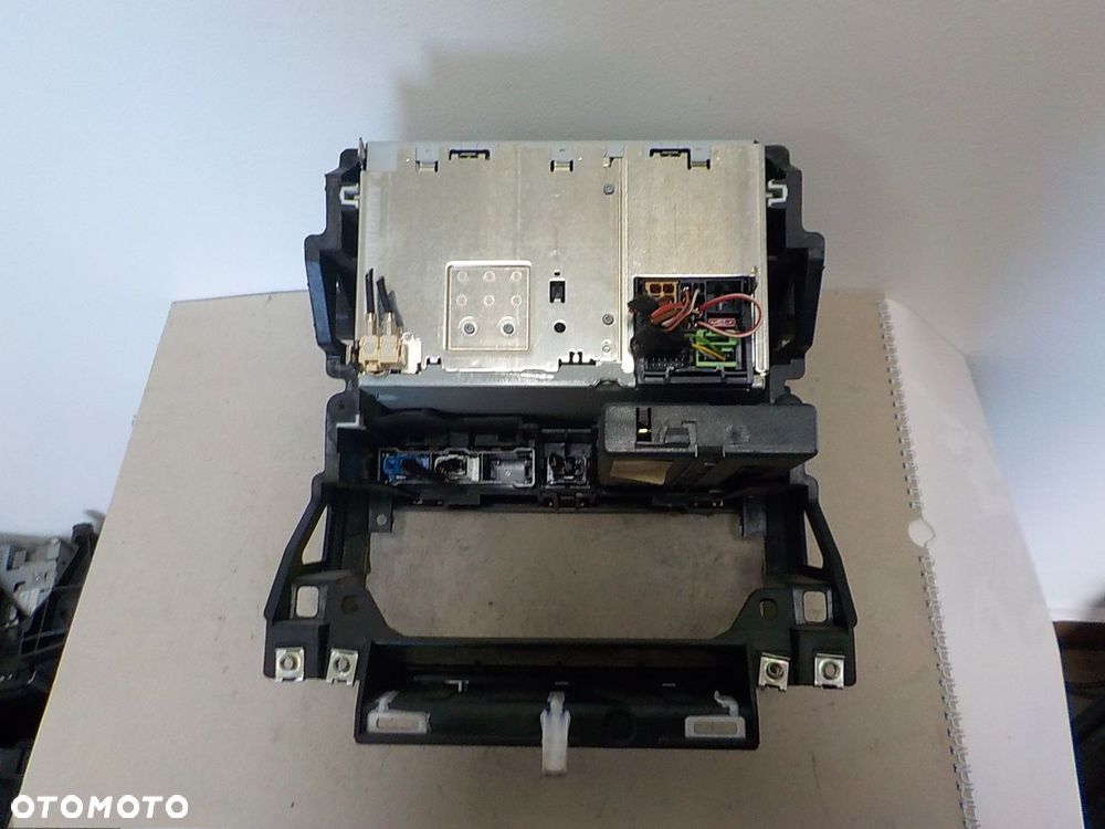 A3 II 8P KONSOLA ŚRODKOWA RADIO KOSZ 8P0035186G - 3