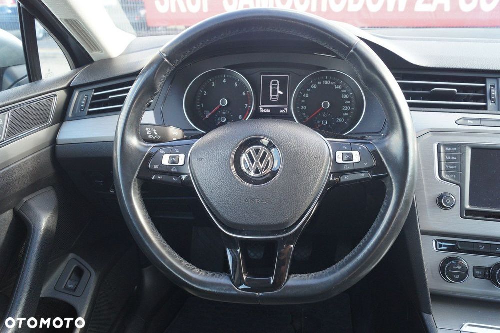 Volkswagen Passat - 21