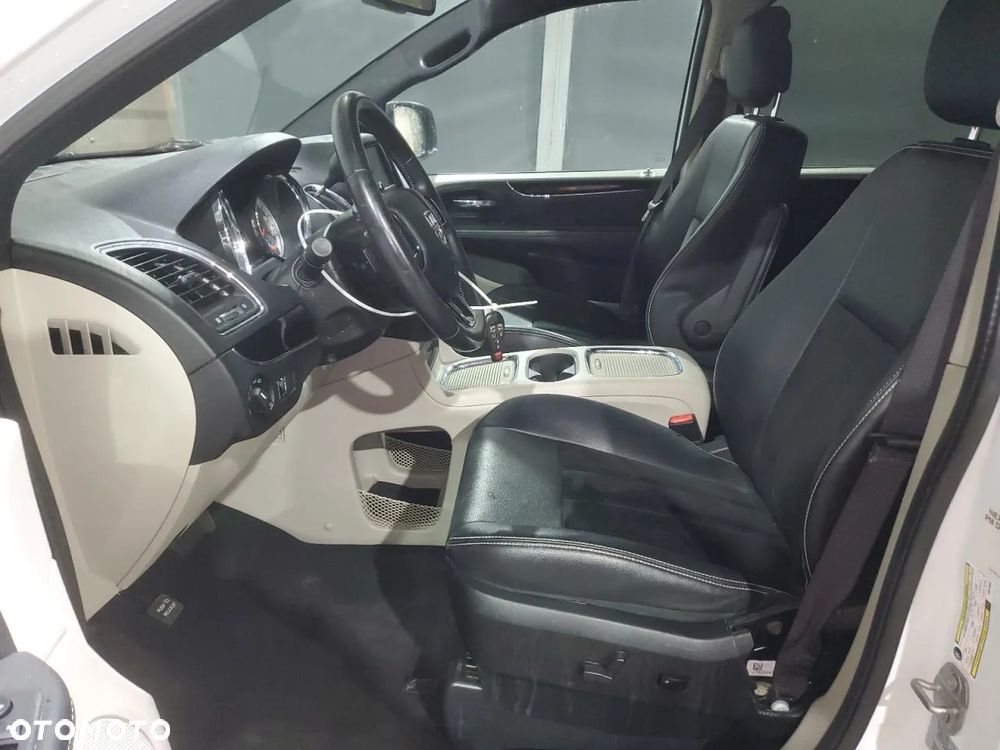 Dodge Grand Caravan - 8