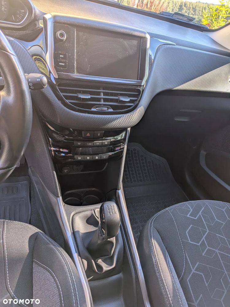 Peugeot 2008 1.2 Pure Tech Style - 18
